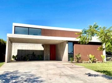 Casa · 271m² · 7 Ambientes · 4 Cocheras · Casa en Venta - Barrio Marinas - Puertos del Lago