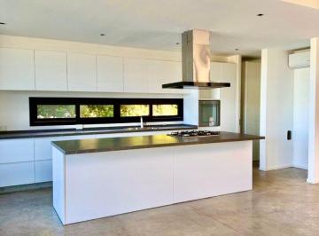 Casa · 271m² · 7 Ambientes · 4 Cocheras · Casa en Venta - Barrio Marinas - Puertos del Lago