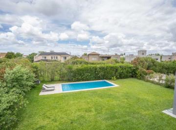 Casa · 317m² · 5 Ambientes · 2 Cocheras · Venta Casa 5 Amb Interno Santa Clara Villanueva