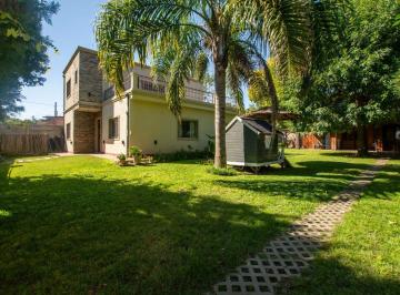 Casa · 156m² · 4 Ambientes · 2 Cocheras · Lote 600 m² - Venta Casa 4 Amb C/ Parque y Piscina