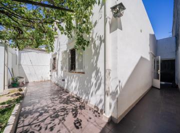 Casa · 104m² · 4 Ambientes · 1 Cochera · Casa Refacc. Beccar 4 Amb Jardín Galería Cochera.