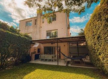 Casa · 105m² · 6 Ambientes · 1 Cochera · Venta Casa en Barrio La Esquina con Jardin, Excelente Estado y Ubicación, Las Lomas de San Isidro