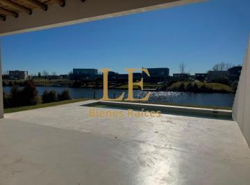 Casa · 180m² · 4 Ambientes · 3 Cocheras · Casa a La Laguna en El Naudir