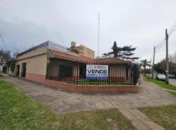 Casa · 170m² · 4 Ambientes · 3 Cocheras · Casa de 3 Amb. Amplios Villa Luzuriaga