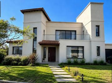 Casa · 170m² · 5 Ambientes · 2 Cocheras · Casa en Country Siete Soles en Venta, Lote Esquina