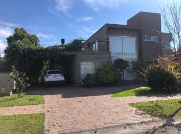 Casa · 287m² · 4 Ambientes · 1 Cochera · Venta Casa Nuevo Quilmes Lote Interno