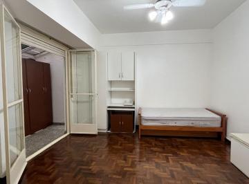 Departamento · 44m² · 1 Ambiente · Monoambiente en Pb con Patio Techado en Flores