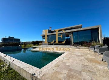 Casa · 276m² · 4 Ambientes · 3 Cocheras · Casa a La Venta en El Naudir a La Laguna
