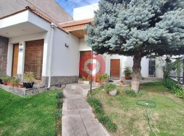 Casa · 382m² · 7 Ambientes · 2 Cocheras · Casa en Neuquen 4 Dorm. en Santa Genoveva