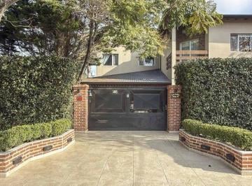 Casa · 287m² · 7 Ambientes · 2 Cocheras · Casa en Venta en La Florida, Zarate: Calidad, Amplitud y El Privilegio de Vivir Sin Expensas