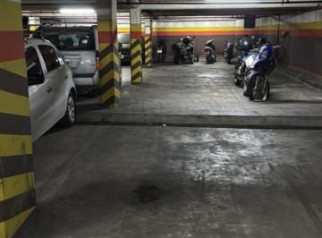 Garage , San Nicolás · Alquiler de Cochera Mediana