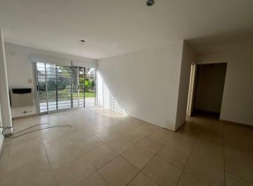 Departamento · 55m² · 3 Ambientes · Departamento con Patio en Alquiler - La Plata 19 42 y 43