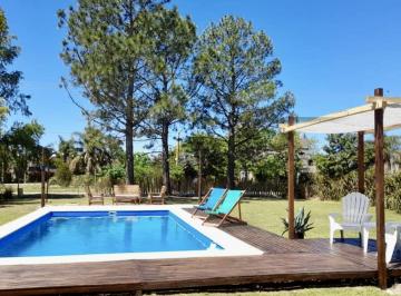 Casa · 80m² · 3 Ambientes · 1 Cochera · En Venta - Casa con Piscina - Solares del Carcarañá