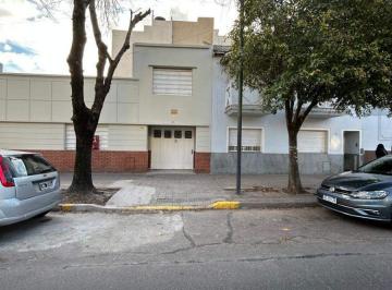 Casa de 5 ambientes, La Plata · Casa en Alquiler C/ Cochera en La Plata