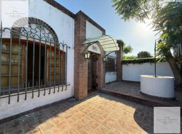 Casa · 210m² · 5 Ambientes · 1 Cochera · Casa en Venta 5 Ambientes Pilar Centro