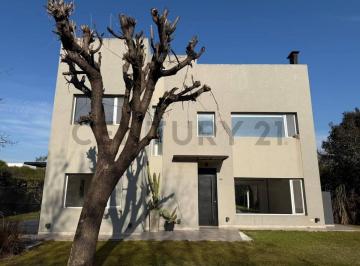 Casa · 156m² · 5 Ambientes · Casa en Alquiler en Los Ombúes de Hudson