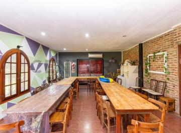 Casa · 120m² · 5 Cocheras · Casa con Terreno en Venta Villa Elisa