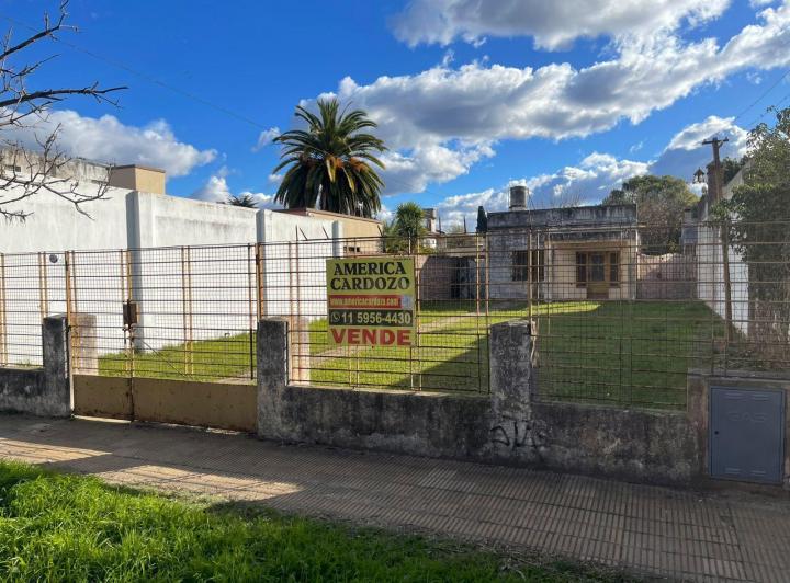 Casa · 80m² · 3 Ambientes · 2 Cocheras