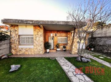 Casa · 109m² · 3 Ambientes · 3 Cocheras · Casa Sobre Gran Lote