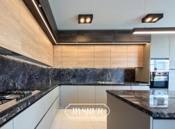 Casa · 198m² · 5 Ambientes · 2 Cocheras · Dúplex en Venta de 3 Dorm. en Greenville 2