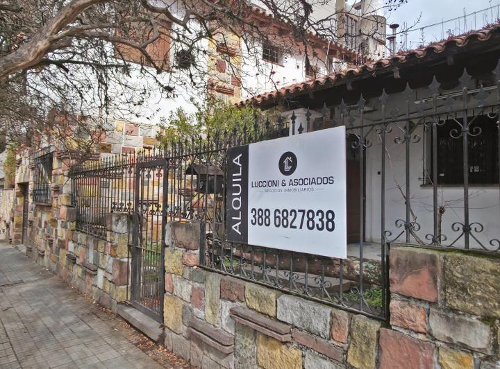 Casa · 220m² · 11 Ambientes · 1 Cochera