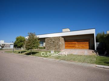 Casa · 387m² · 4 Ambientes · 2 Cocheras · Exclusiva Casa en Cortaderas de La Noria, San Rafael - 1.000 m² de Terreno