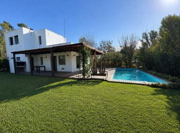 Casa · 96m² · 4 Ambientes · 2 Cocheras · Venta Casa en Barrio Cerrado La Cuesta C/pileta