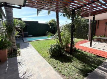 Casa · 117m² · 4 Ambientes · 1 Cochera · Casa 3 Dorm., Cochera, Patio y Pileta Paraná