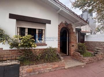 Casa · 99m² · 4 Ambientes · 1 Cochera · Chalet 4 Amb. Garaje y Patio - Castelli 2200 - Consultar Valor