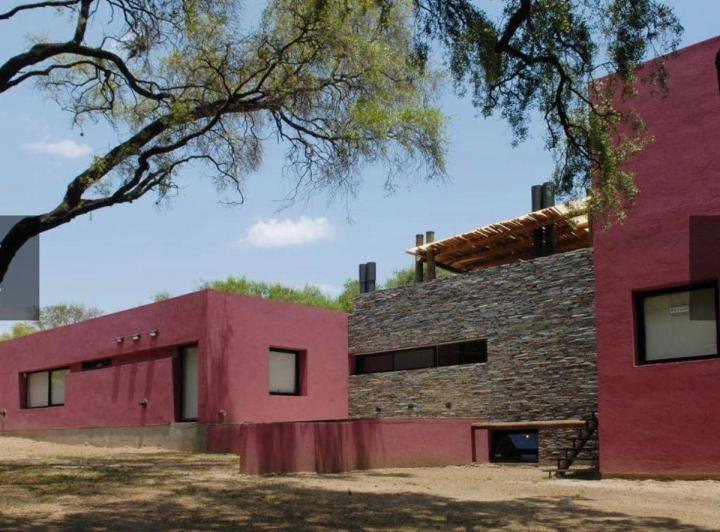 Casa · 242m² · 11 Ambientes · 1 Cochera