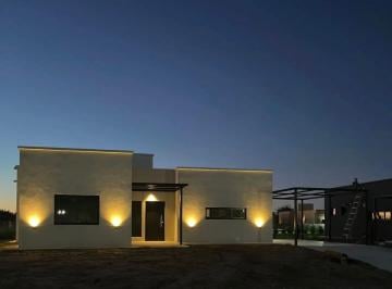 Casa de 4 ambientes, Esteban Echeverría · Casa en Venta a Estrenar en Barrio Belleville Canning
