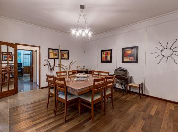 Casa · 197m² · 6 Ambientes · 1 Cochera · Venta – Casa 3 Dorm. Comodín con Cochera. Apta Crédito Echesortu - Rosario.