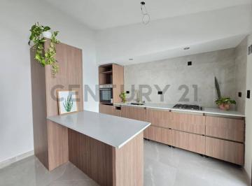 Casa · 108m² · 3 Ambientes · 1 Cochera · Casa PH a Estrenar | 3 Ambientes | Cochera | Parque | Olazábal 520