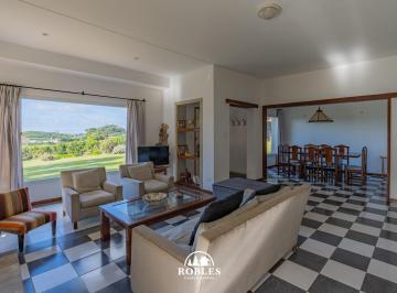 Casa · 3024m² · 8 Ambientes · Clásico Chalet en Excelente Ubicación de Chapadmalal