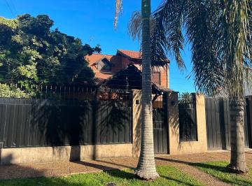 Casa de 5 ambientes Venta USD 240.000 · Oportunidad en Castelar Norte: Espacio, Confort y Ubicación.