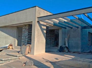 Casa · 142m² · 4 Ambientes · 2 Cocheras · Casa en Venta Barrio La Quebrada Luján de Cuyo