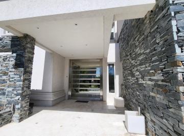 Casa · 440m² · 7 Ambientes · 2 Cocheras · Casa en Venta a La Laguna en Los Alisos - Nordelta - Acepta Permuta