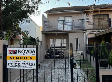 Casa de 4 ambientes, San Isidro · Excelente Duplex, 4 Am, con Balcon y Gran Jardin con Parrilla, a 4 de La Palza de Martinez!