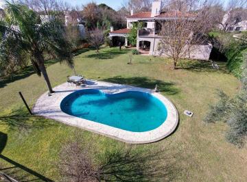 Casa de 8 ambientes, Villa Allende · Venta Casa 4 Dorm Pileta