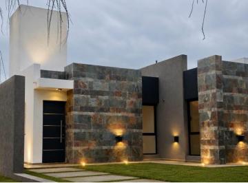 Casa · 76m² · 5 Ambientes · Venta de Casa de 2 Dorm. en Docta Etapa 1