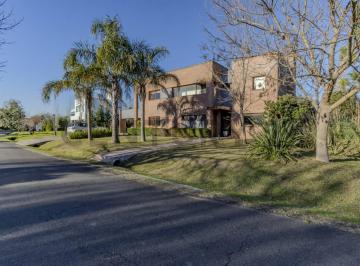 Casa · 360m² · 6 Ambientes · 4 Cocheras · Casa en Club de Campo Los Ceibos