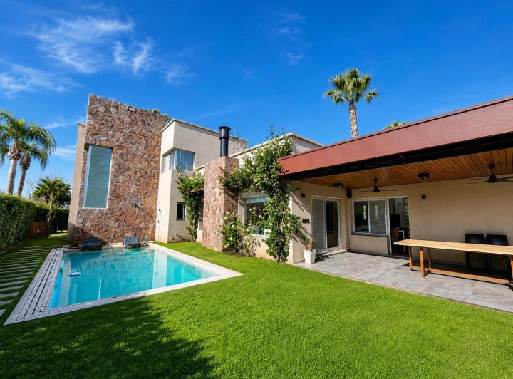 Casa · 320m² · 9 Ambientes · 2 Cocheras