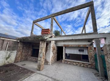 Casa · 146m² · 5 Ambientes · 3 Cocheras · Casa en Luis Guillon