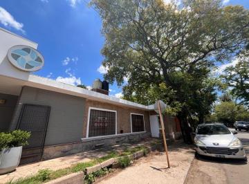 Casa de 6 ambientes, Villa Allende · Alquilo Frente Al Polideportivo