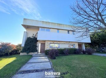 Casa · 305m² · 5 Ambientes · 4 Cocheras · Importante Chalet de Primera Calidad - Arenas del Sur