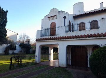 Casa de 6 ambientes, Berazategui · Casa con 4 Dorm. y Pileta en Alquiler en Ranelagh