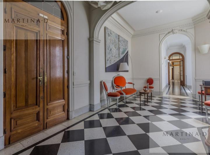 Departamento · 300m² · 8 Ambientes · 1 Cochera