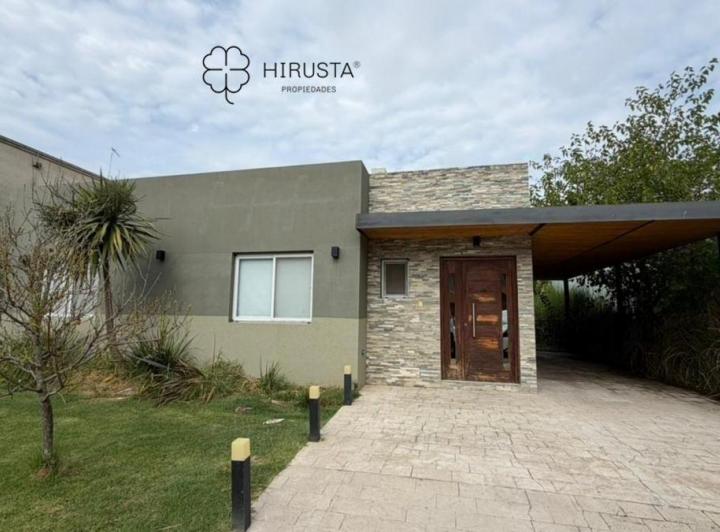 Casa · 149m² · 4 Ambientes · 2 Cocheras