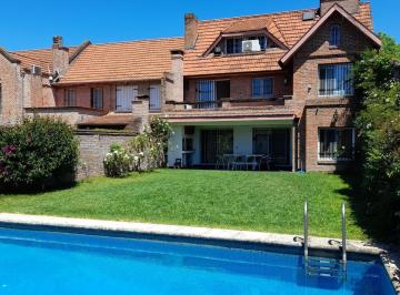 Casa · 224m² · 6 Ambientes · 1 Cochera · Casa en Beccar