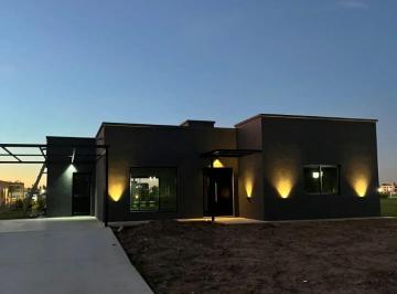 Casa de 4 ambientes, Esteban Echeverría · Casa en Venta Estrenar en Belleville Canning
